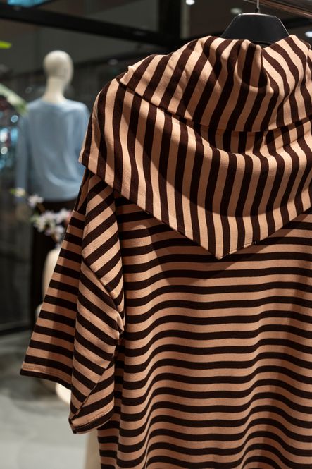 Hovedbilde brown tee with scarf