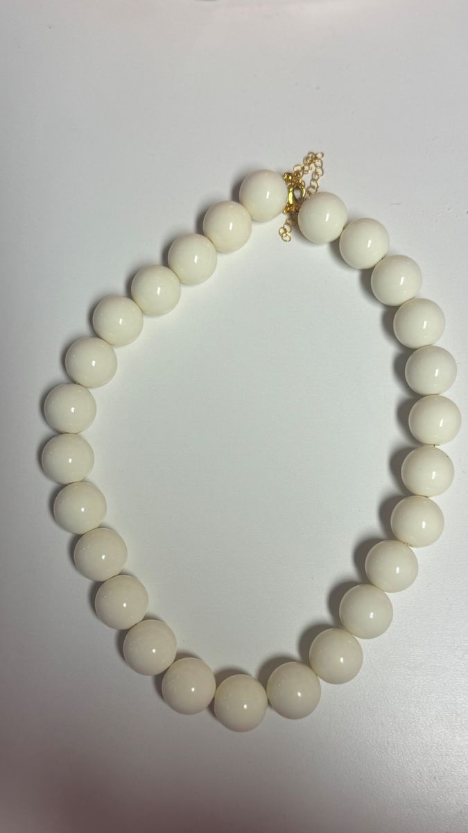 Off White glossy necklace 