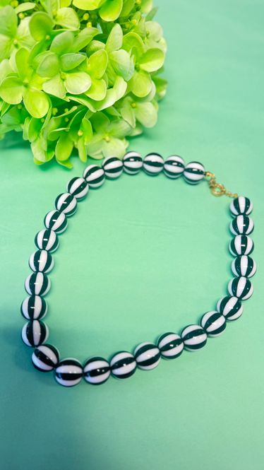 Hovedbilde The White Black necklace 
